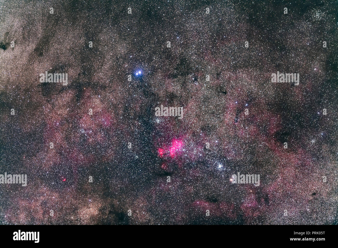 La compleja región de NGC 6231 en la cola de Escorpio, con el cúmulo de estrellas más brillantes en la parte inferior derecha está NGC 6231, mientras que el clúster en ciento Foto de stock