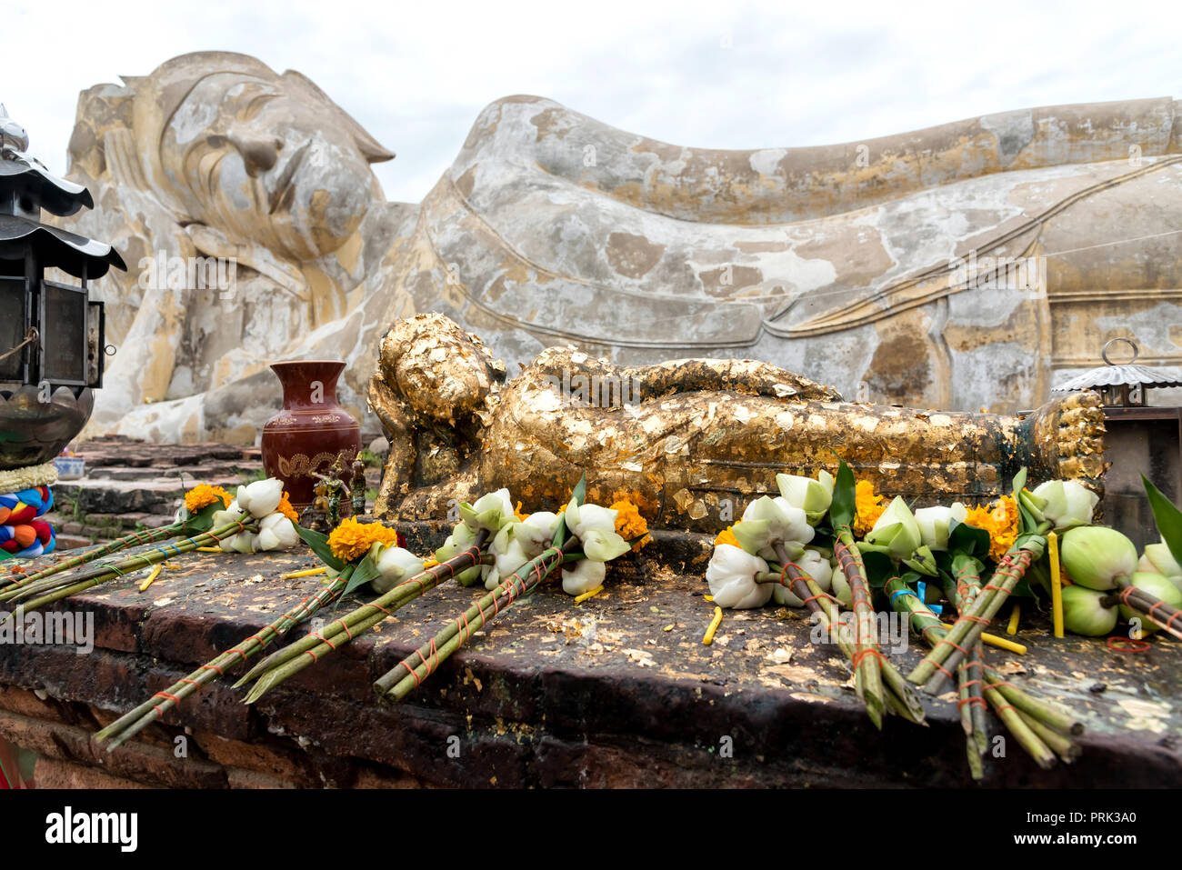 Vista de la estatua de Buda reclinado colocados en Ayutthaya, Bangkok Foto de stock