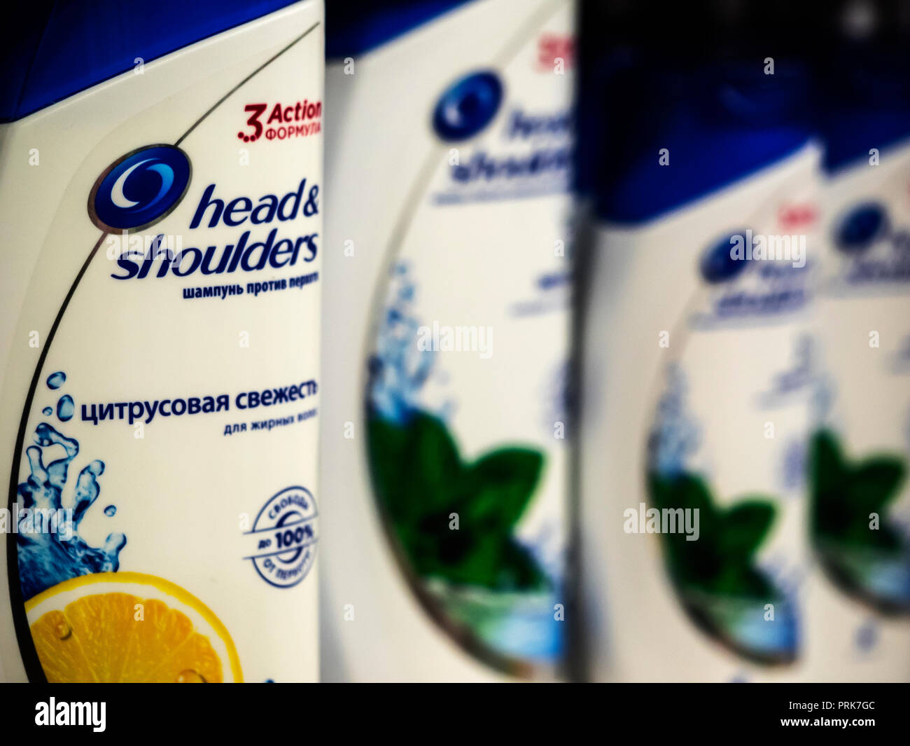 Head & Shoulders shampoo en ucraniano store. Head & Shoulders es una marca  americana de anti caspa y no champú anticaspa producida por la compañía  matriz, Procter & Gamble, que fue introducido