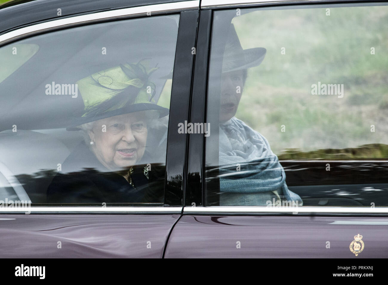 Su Alteza Real la Reina Isabel II acude al servicio semanal en Crathie Kirk en la aldea de Crathie, Aberdeenshire Featuring: Reina Isabel II donde: Crathie, aberdeenshire, Reino Unido cuando: El 02 de septiembre de 2018 Crédito: WENN Foto de stock