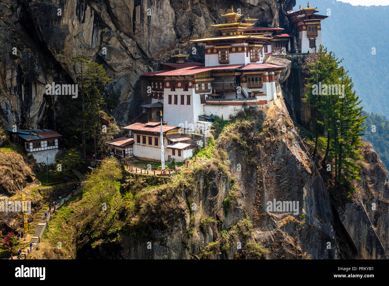 Vista del monasterio Taktshang en la ciudad de Paro en Bután Foto de stock