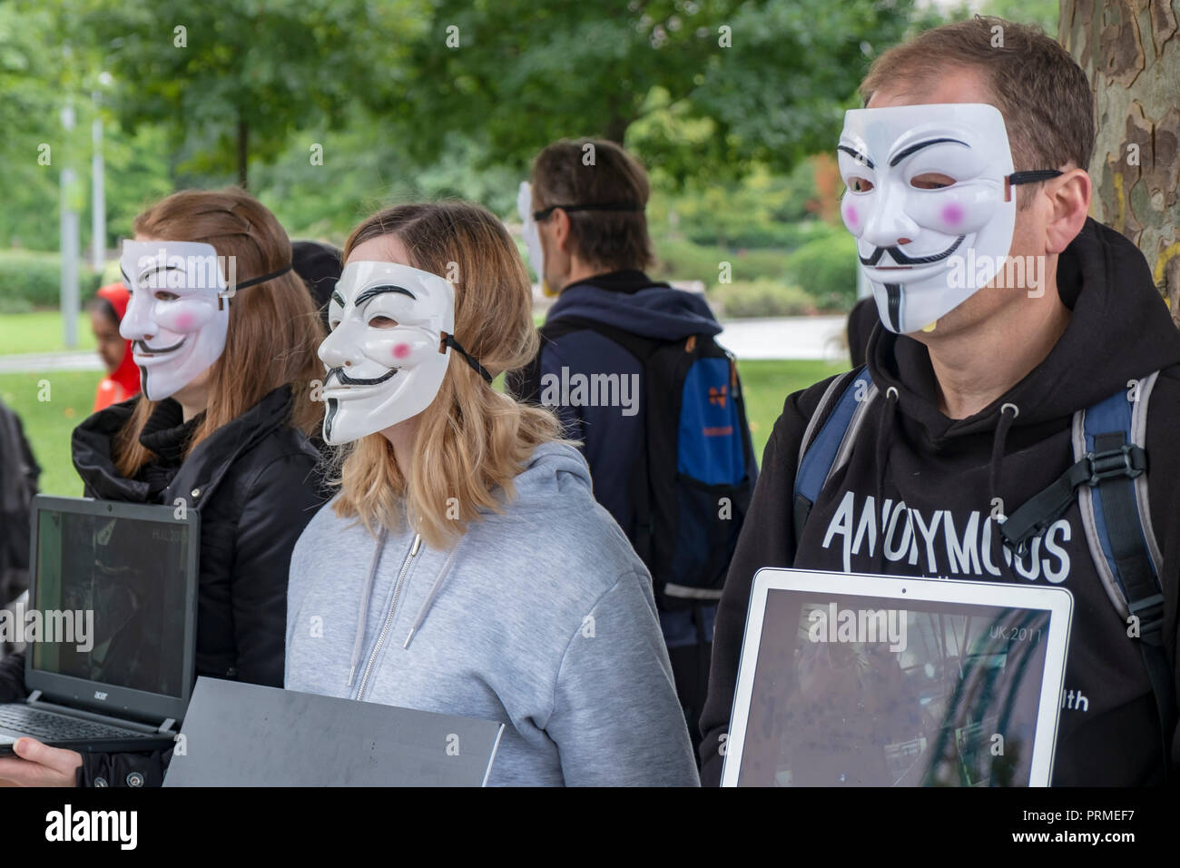 Los miembros del colectivo activista Anonymous para voz, una organización especializada en los derechos de los animales, demuestran que el activismo de la calle en Londres en agosto Foto de stock