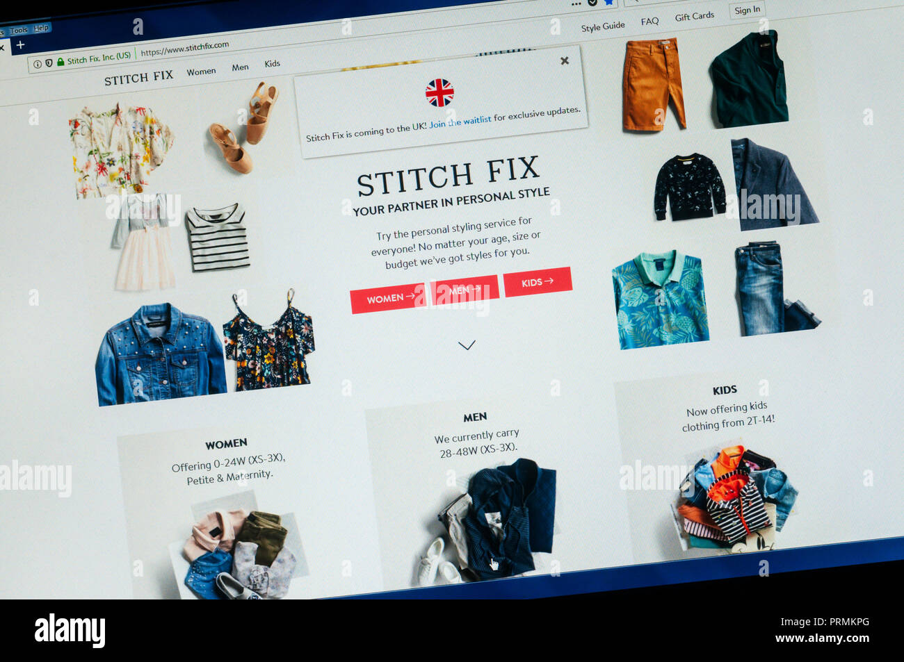 Página de inicio del sitio web de ropa americana Stitch arreglar con ventana anunciando que llega al Reino Unido. Foto de stock