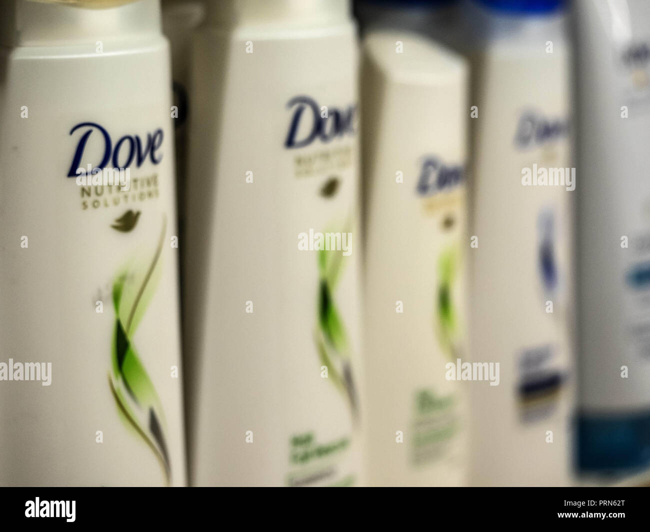 Dove shampoo fotografías e imágenes de alta resolución - Alamy