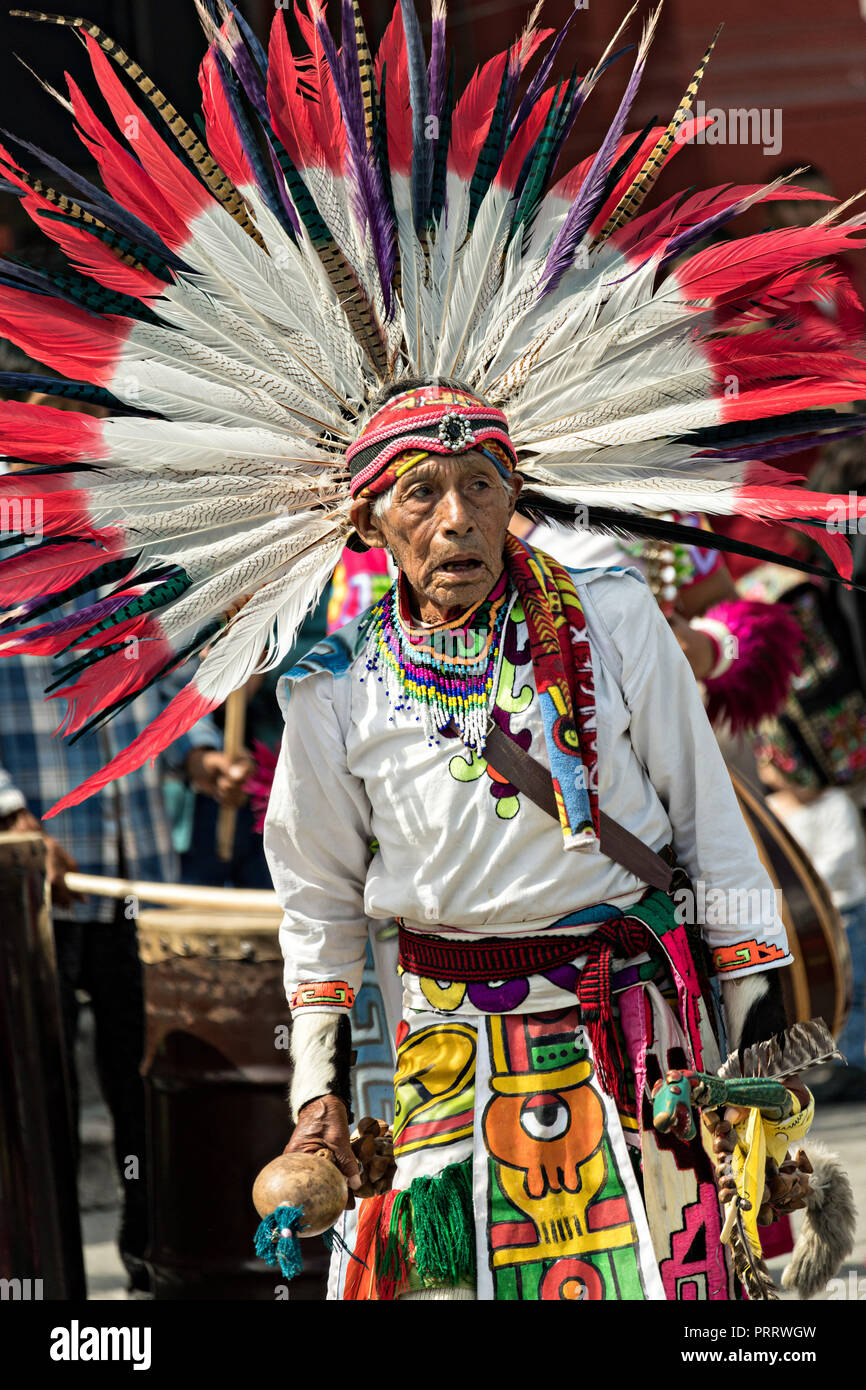 Indios mexicanos Concheros bailarines participan en el evento anual