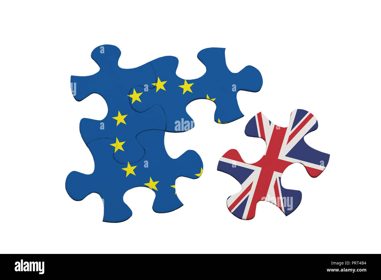 - Piezas de rompecabezas Brexit mostrando el Reino Unido separados de la Unión Europea aislado sobre fondo blanco. Foto de stock