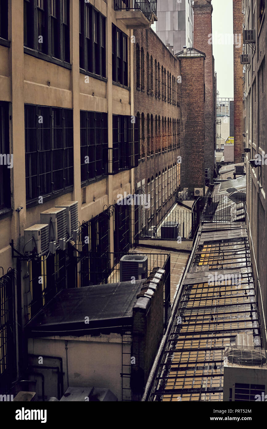 Tonos Retro antiguos edificios industriales en Nueva York en un día lluvioso, EE.UU.. Foto de stock