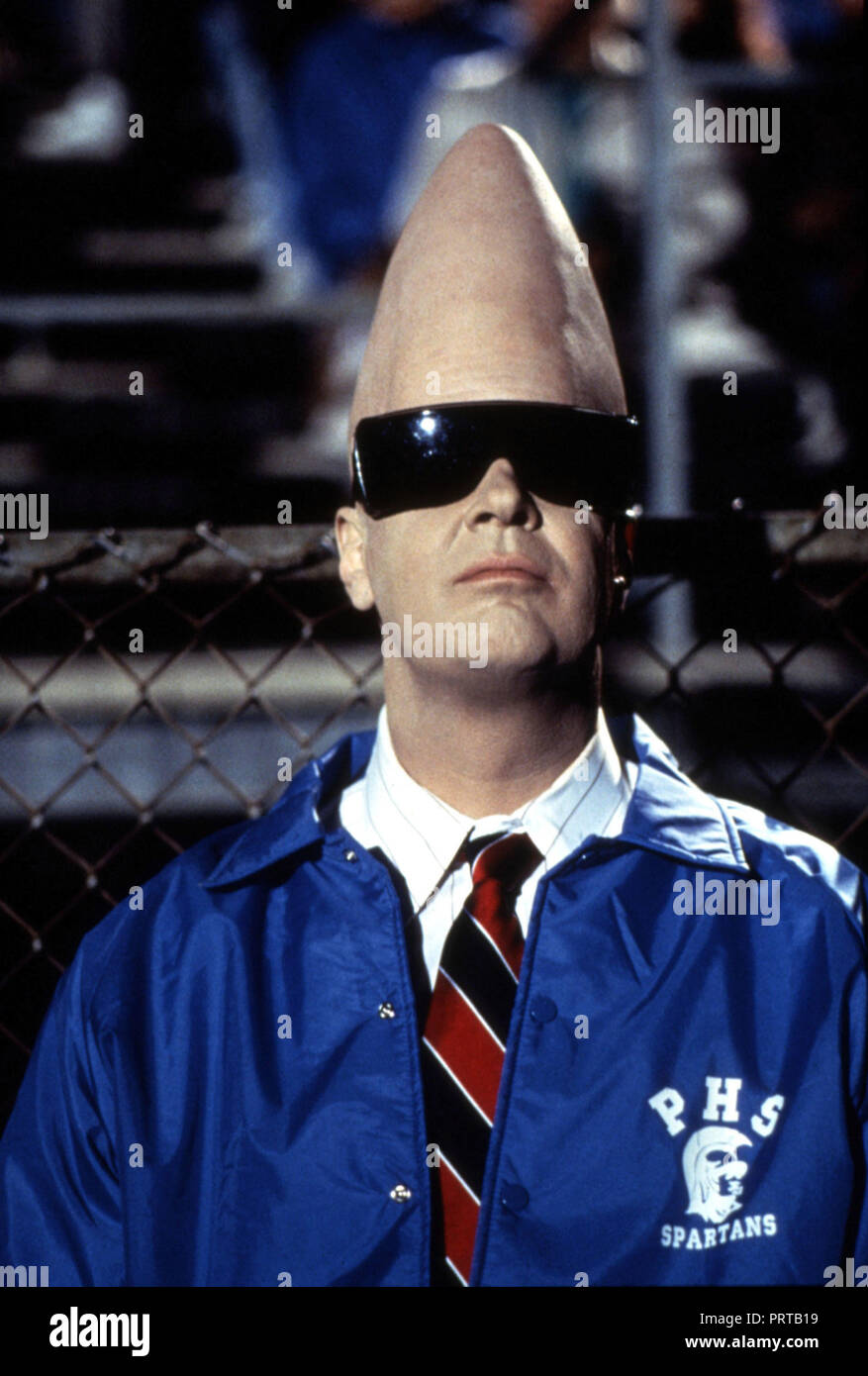 El título de la película original CONEHEADS. Título en inglés
