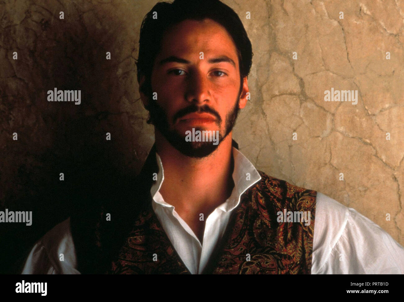 El título de la película original mucho ruido y pocas nueces. Título