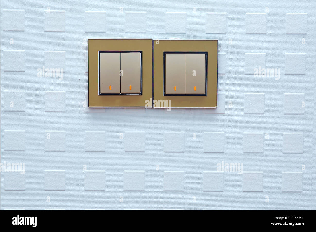 Interruptores De Luz Modernos En Una Pared Foto de archivo - Imagen de  panel, prensa: 198610042