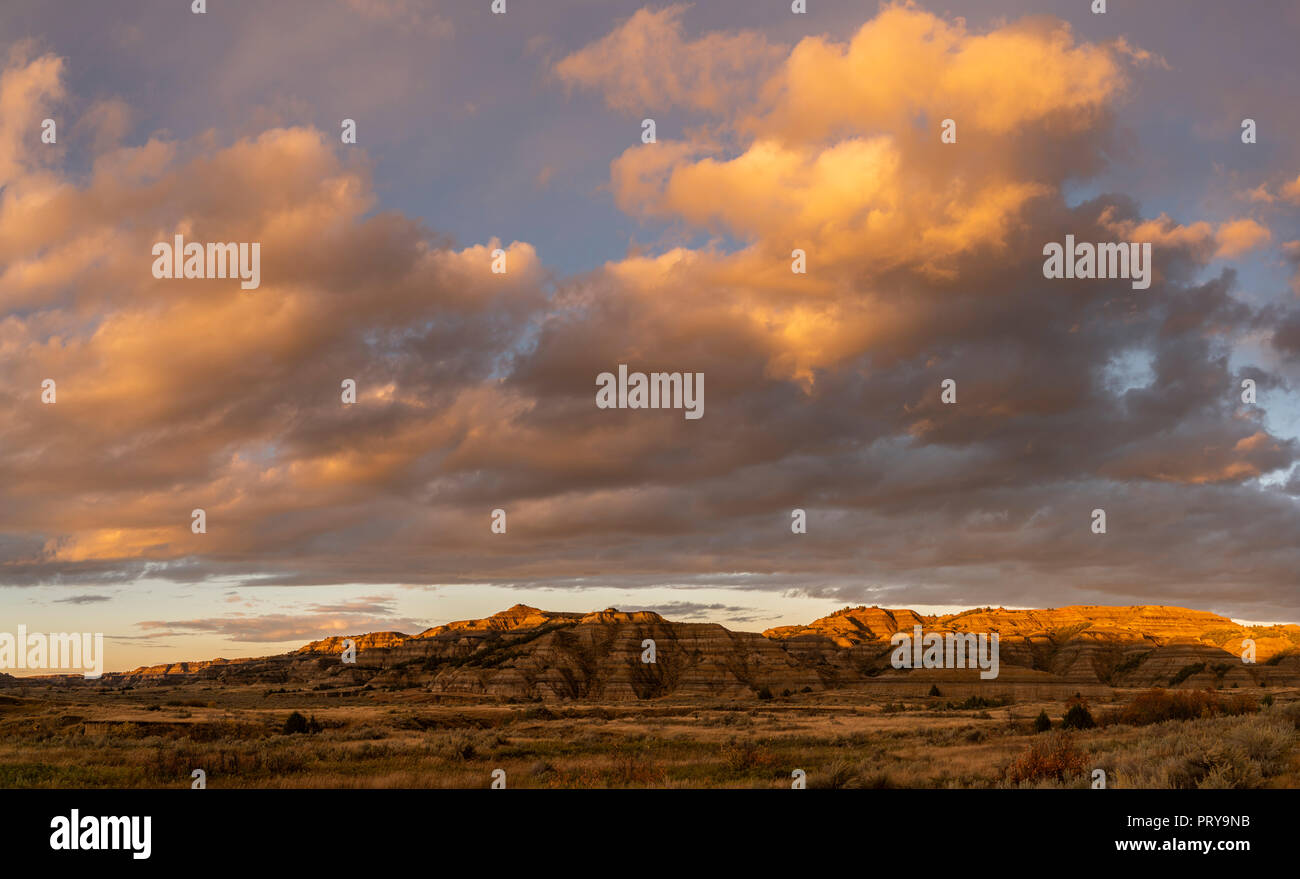 Badlands en Parque Nacional Theodore Roosevelt Unidad del norte al