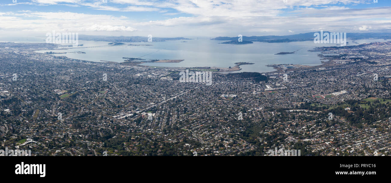 El área de la Bahía de San Francisco tiene una compleja red de infraestructura que apoya una de las zonas más populosas de la costa oeste de los EE.UU. Foto de stock
