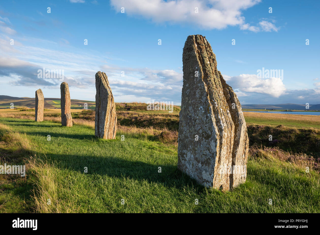 El anillo de Brodgar, circa 2500 BC, neolítico y Stone Henge círculo, Sitio del Patrimonio Mundial de la UNESCO, Orkney, Escocia Foto de stock