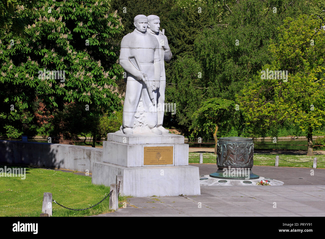 Monumento a los combatientes de la resistencia armada contra la
