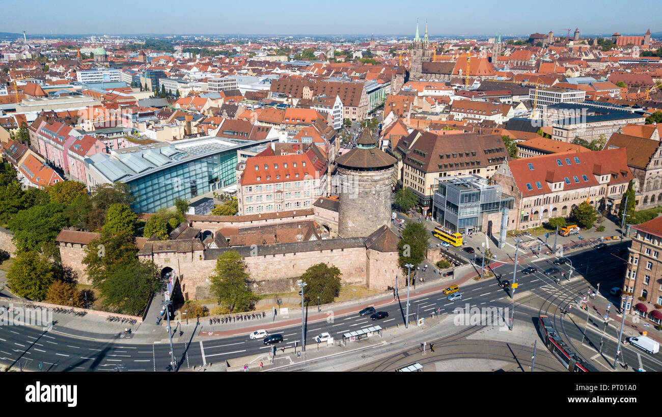 Torre y murallas, Frauentorturm, Nuremberg, Alemania Foto de stock