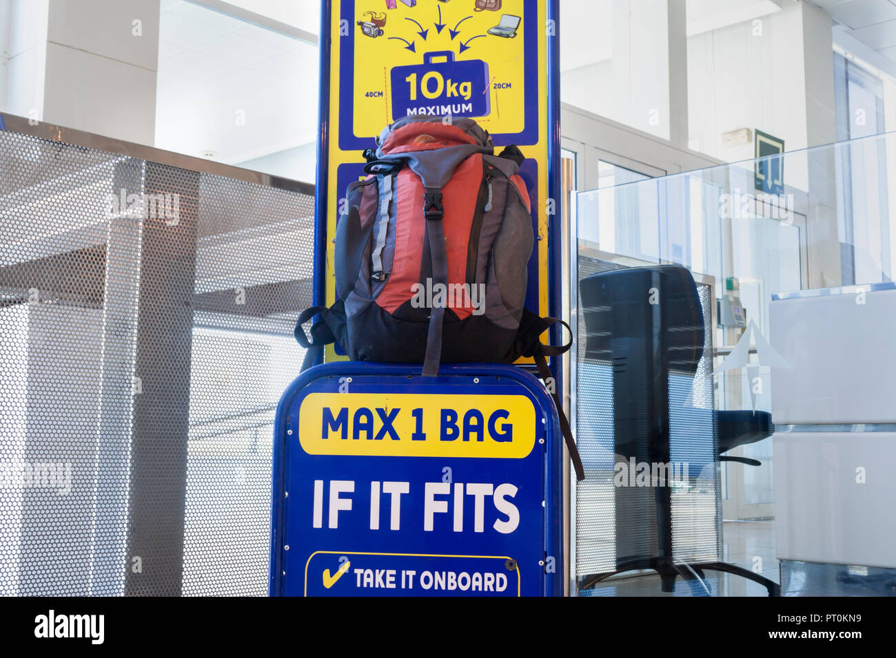 Equipaje y ryanair fotografías imágenes de alta -