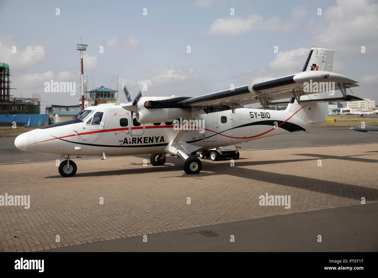 Los aviones de hélices de aire del pasajero de Kenia en Nairobi aeropuerto doméstico, Nairobi, Kenya, Africa. Foto de stock