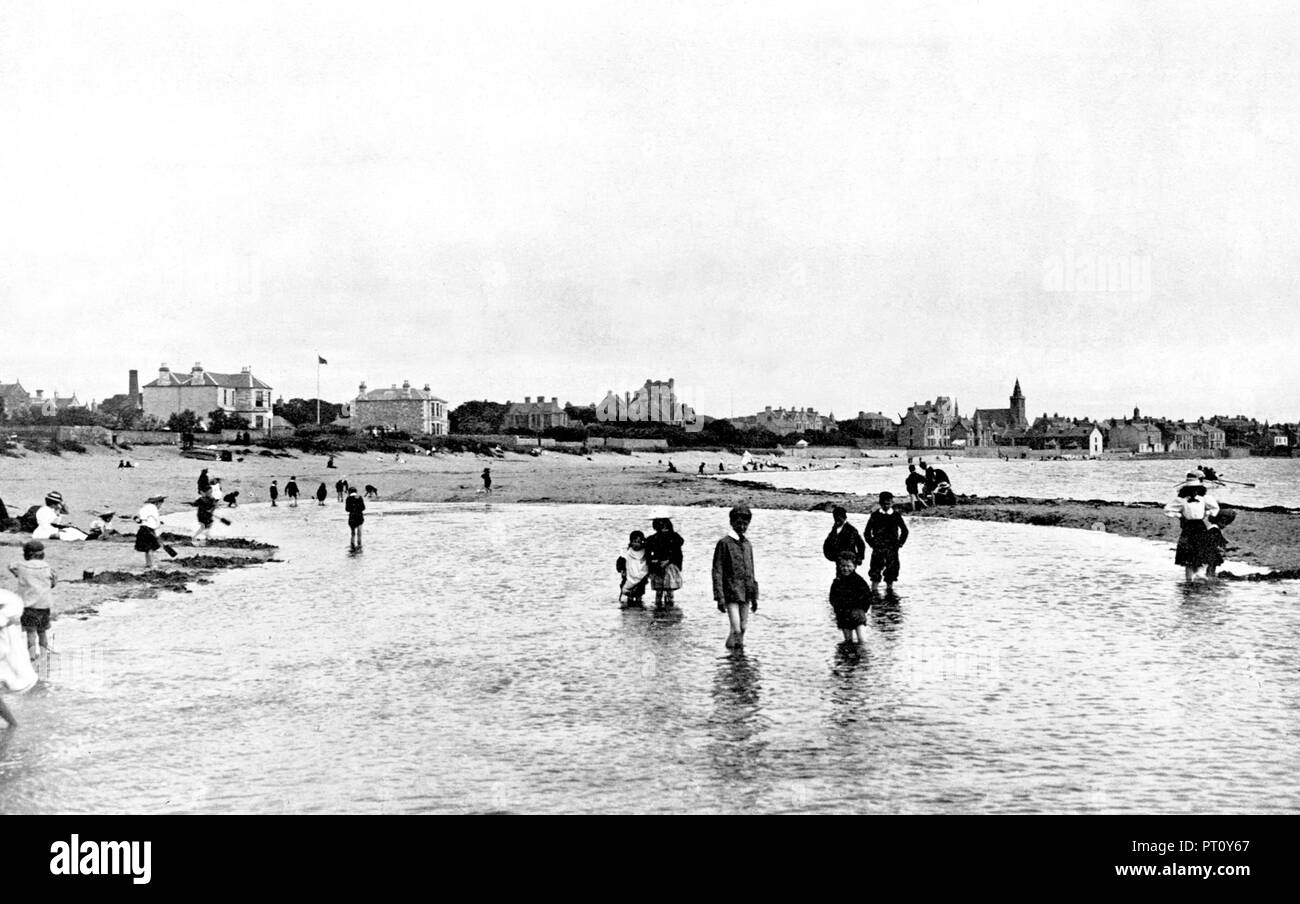 La playa, Elie a principios de 1900. Foto de stock