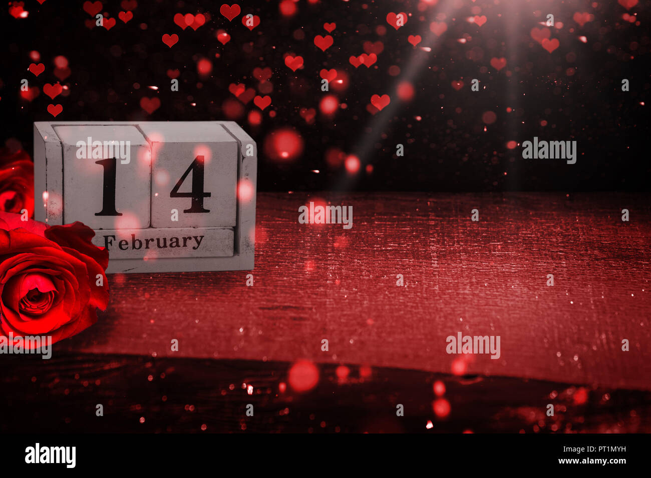El 14 de febrero de fondo con rosas y corazones para el Día de San Valentín Foto de stock