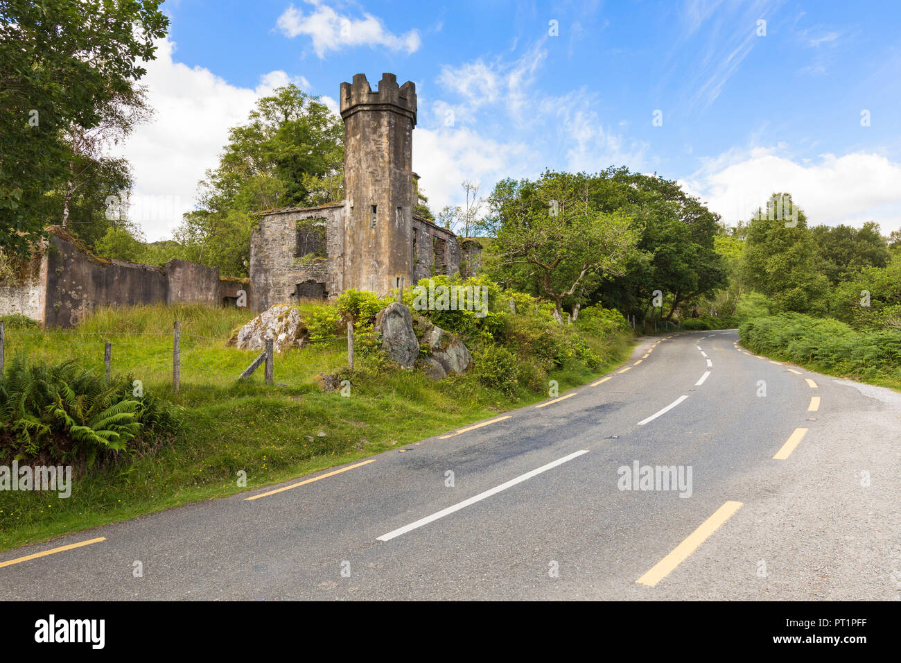 Ruinas del castillo, el Parque Nacional de Killarney, condado de Kerry, Irlanda Foto de stock