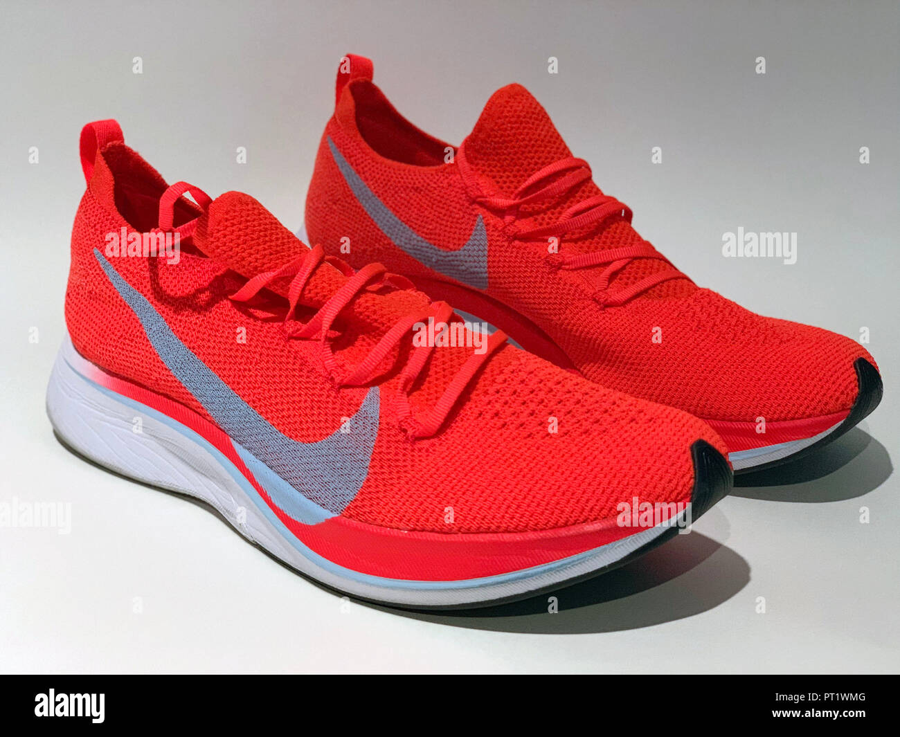 Los Angeles, Estados Unidos. El 05 Oct, 2018. Vista detallada del 4% VaporFly Nike Running Shoe publicado el jueves, 4 de octubre, 2018. El racing flat dispone de un ultra-ligero,