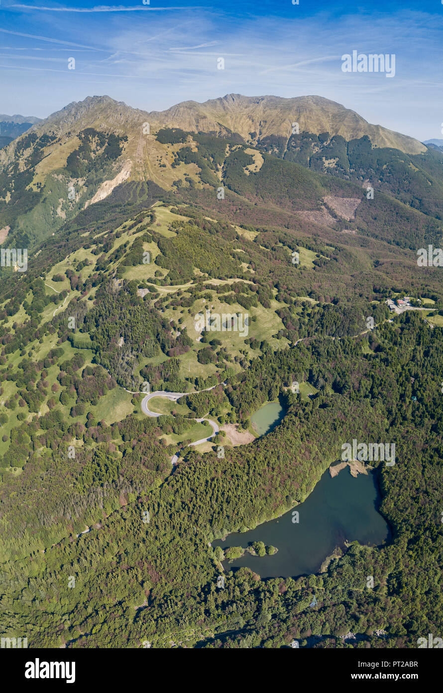 Vista aérea del Monte Alto, municipio de Ventasso, provincia de Reggio Emilia, Emilia Romagna, Italia, Europa del distrito Foto de stock