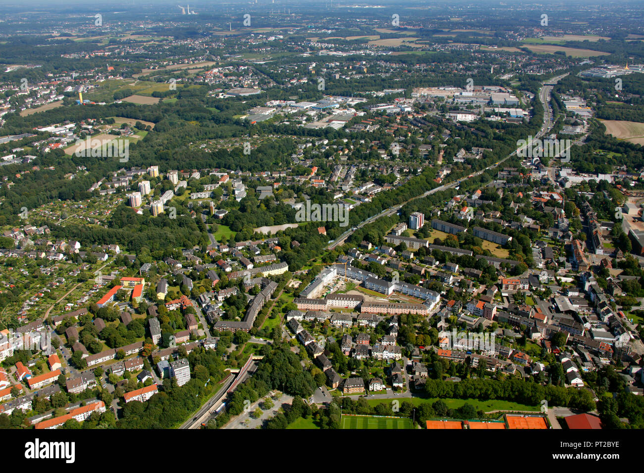 Vista aérea de la solución, siendo renovado apartamentos, pisos, Bochum, área de Ruhr, Renania del Norte-Westfalia, Alemania, Europa Foto de stock