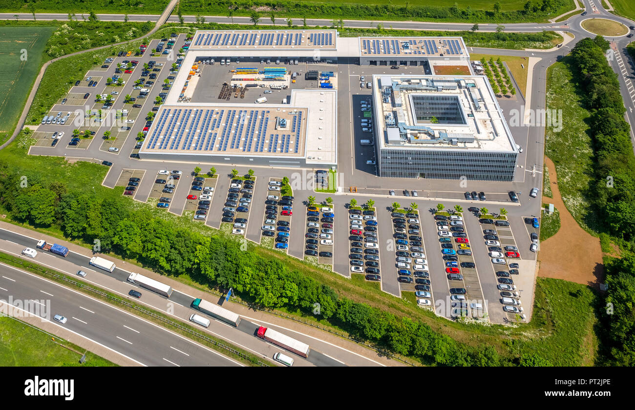 - ENERVIE Südwestfalen Energie Wasser AG, empresa de alimentación, sede Hassley, complejo de oficinas en el Sauerland, la línea de la autopista A45, Hagen, área de Ruhr, Renania del Norte-Westfalia, Alemania Foto de stock