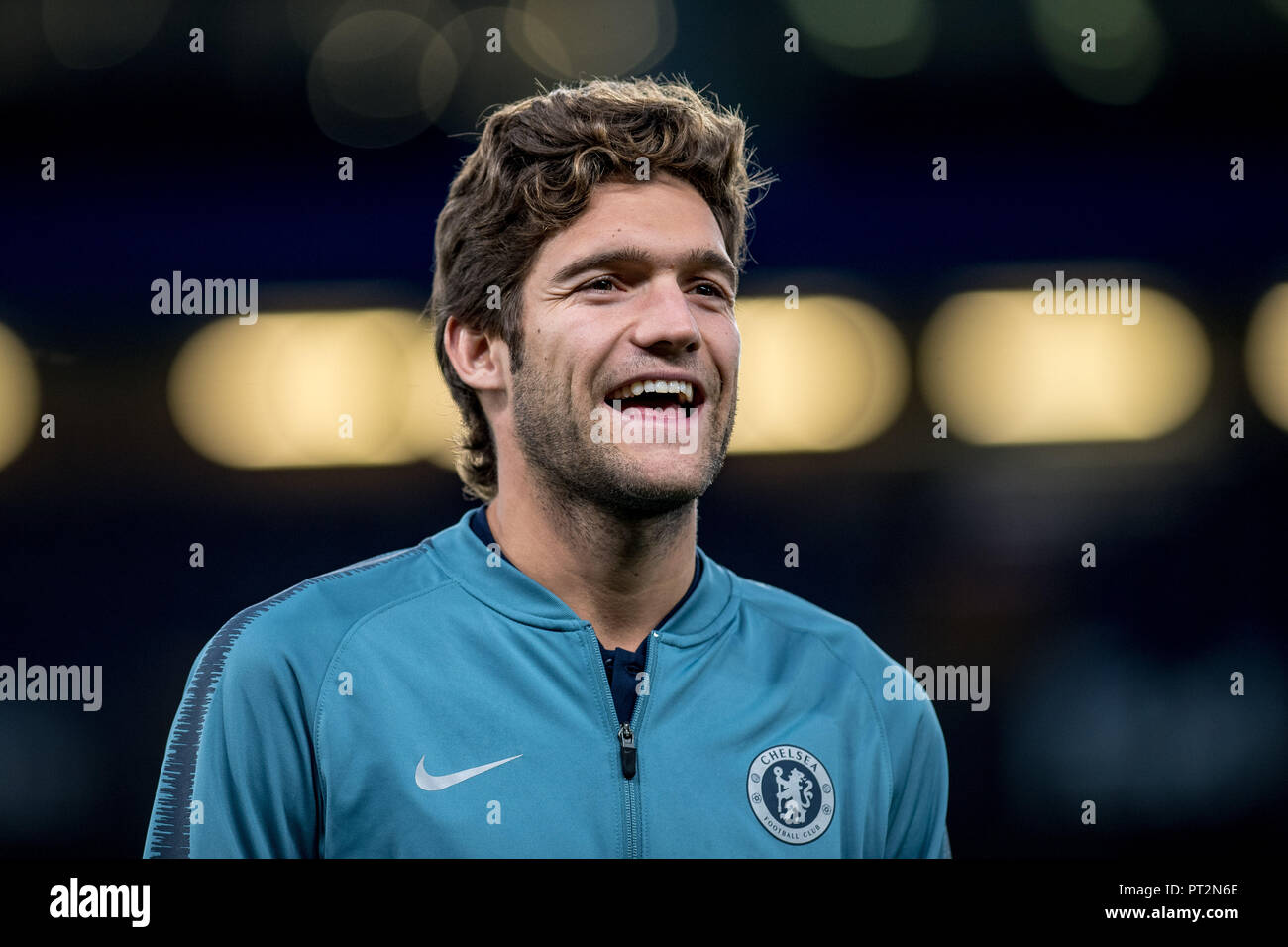 Londres, Inglaterra - Octubre 04: Marcos Alonso de Chelsea mira durante la final de la UEFA Europa League Group l partido entre Chelsea y Vidi FC en Stamford br Foto de stock