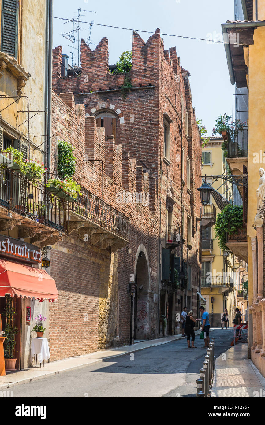 Arquitectura renacentista en el casco antiguo de la ciudad de Verona, Verona, Véneto, Italia, Europa Foto de stock