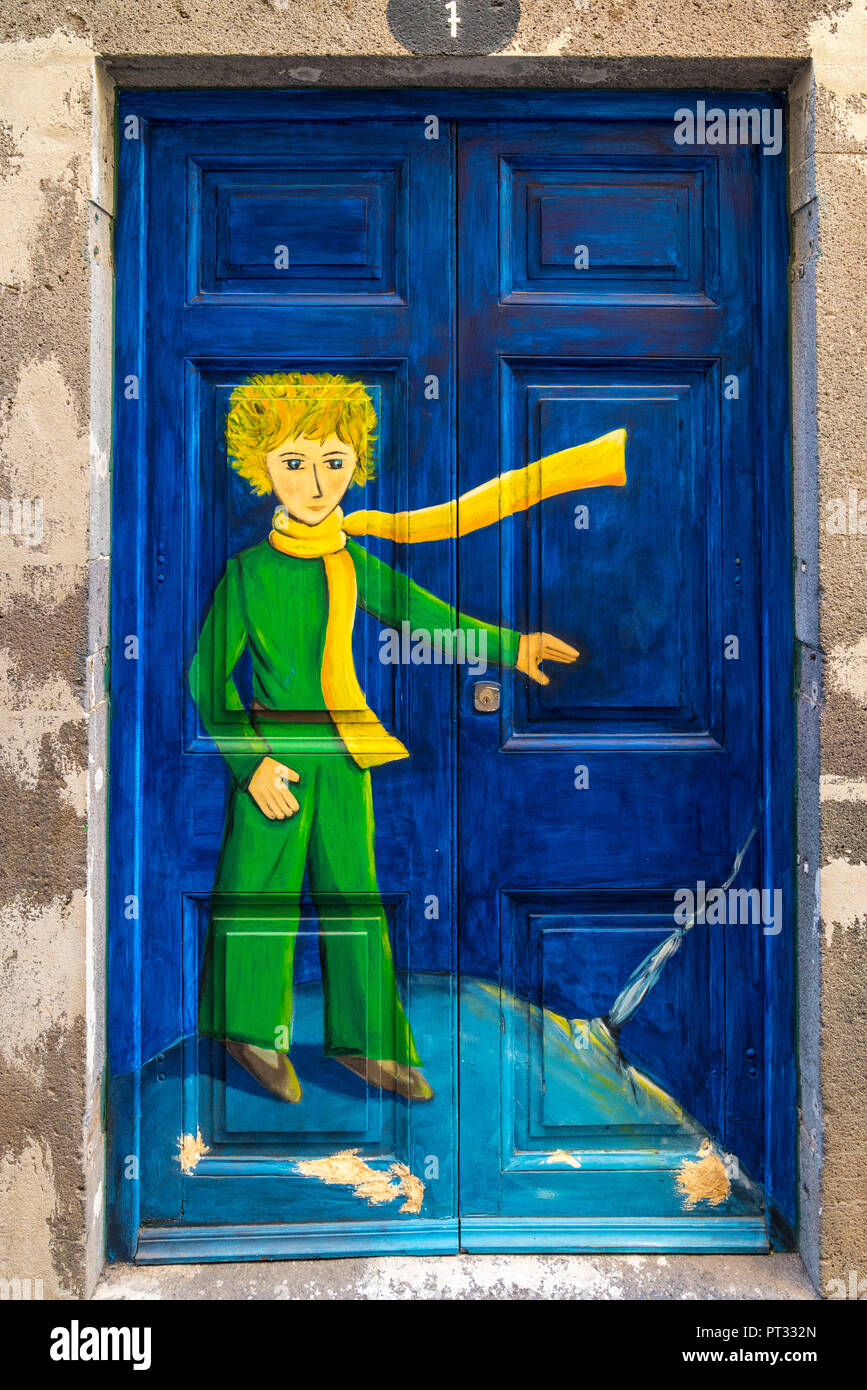 Puertas pintadas en la calle Santa Maria para el arte de abrir puertas proyecto, Funchal, Madeira, Portugal, región Foto de stock