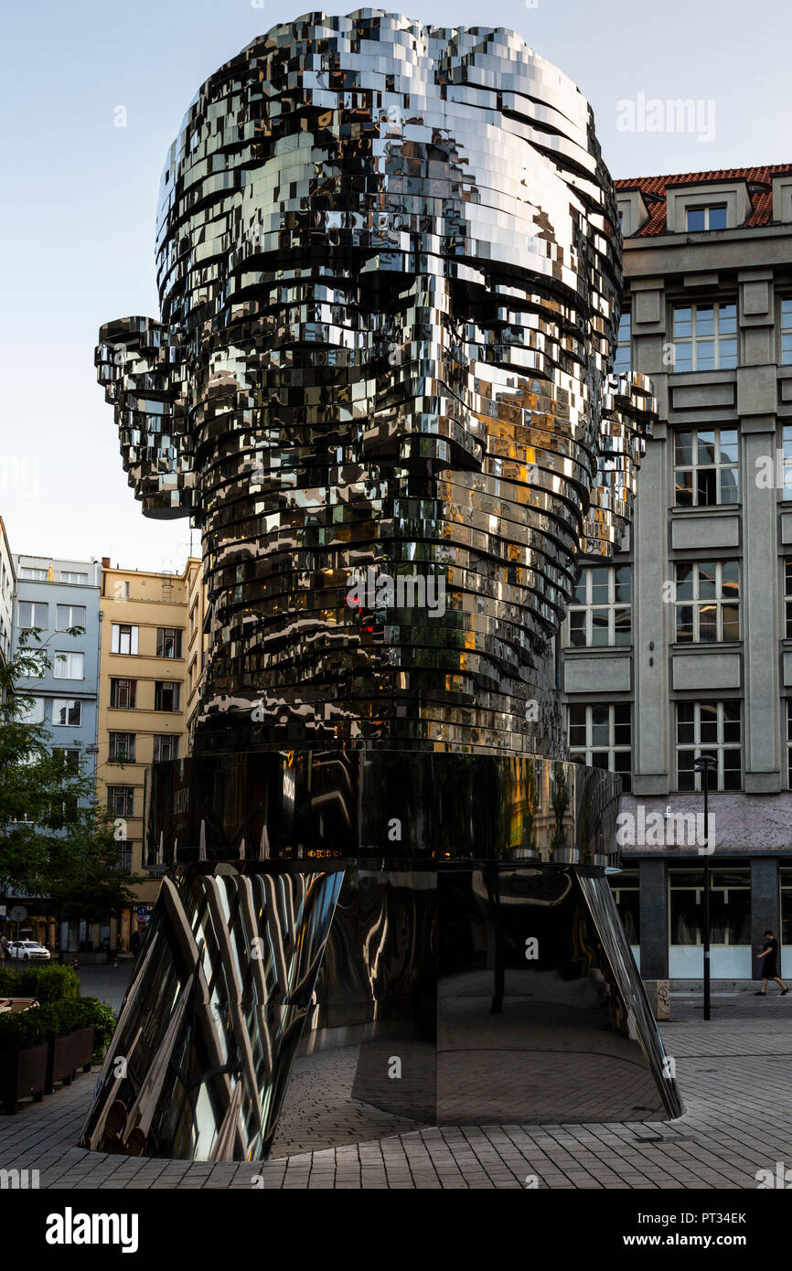 Europa, Praga, República Checa, David Cerny - Metalmorphosis - Cabeza de Franz Kafka Foto de stock