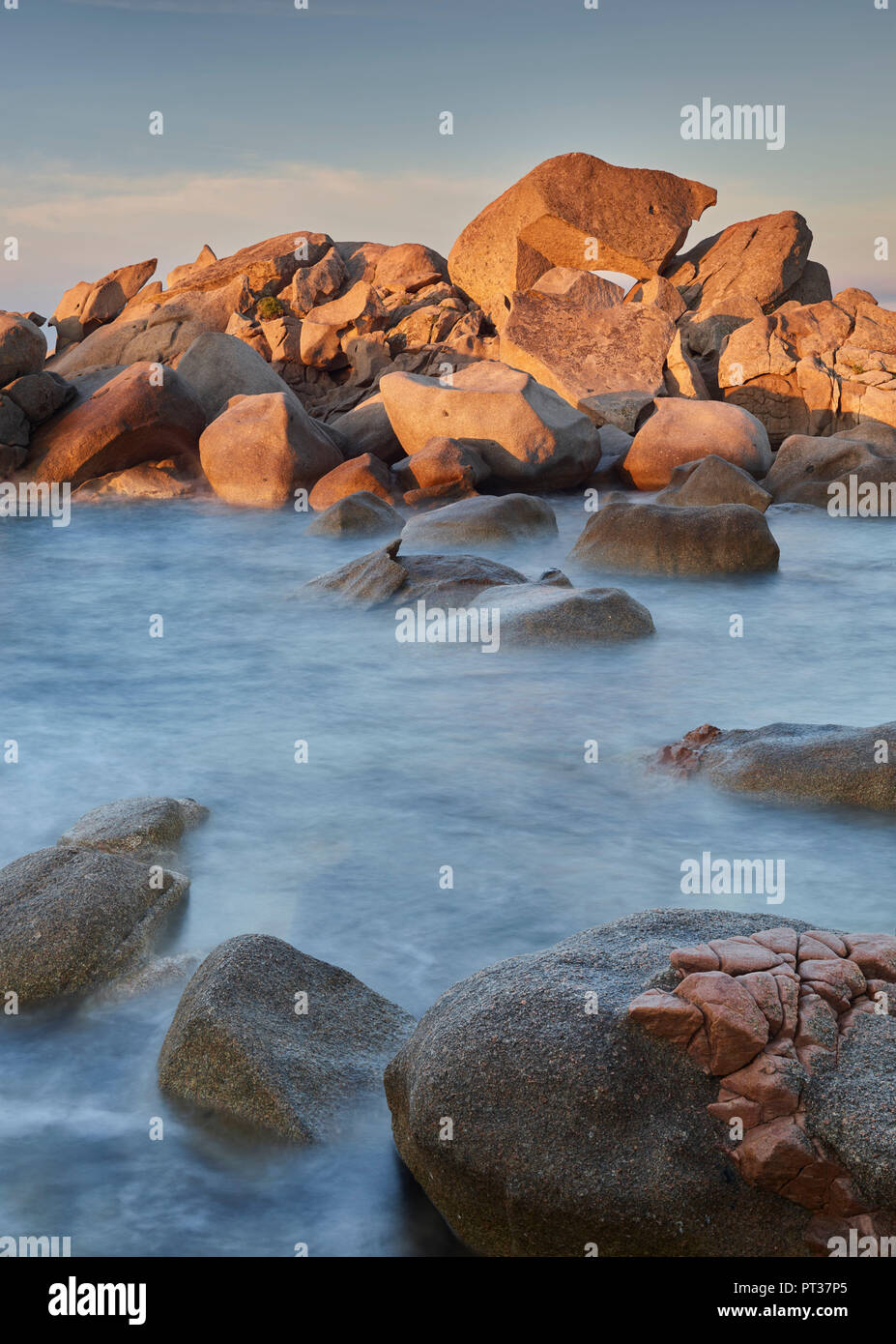 Rocas en la playa de Palombaggia, Córcega, Francia Foto de stock