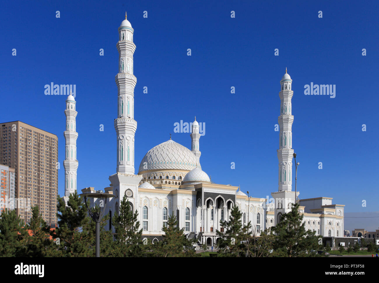 Kazajstán, Astana; Hazrat Mezquita Sultan, exterior, islam, musulmán, religiosas, arquitectura, monumento; viajes; Asia, nadie, horizontal Foto de stock