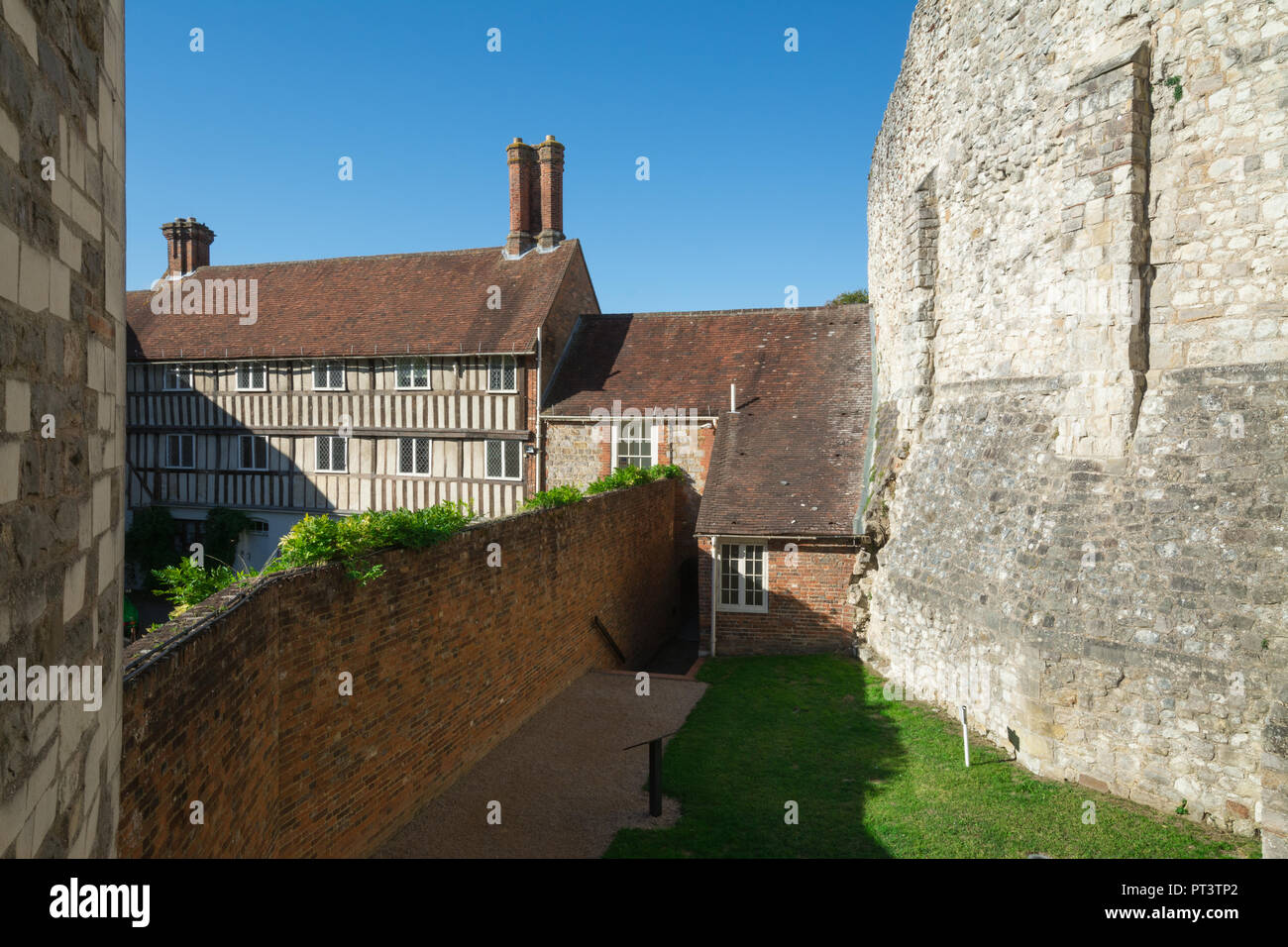 Castillo de Farnham mantener y edificios históricos, Surrey, Reino Unido Foto de stock