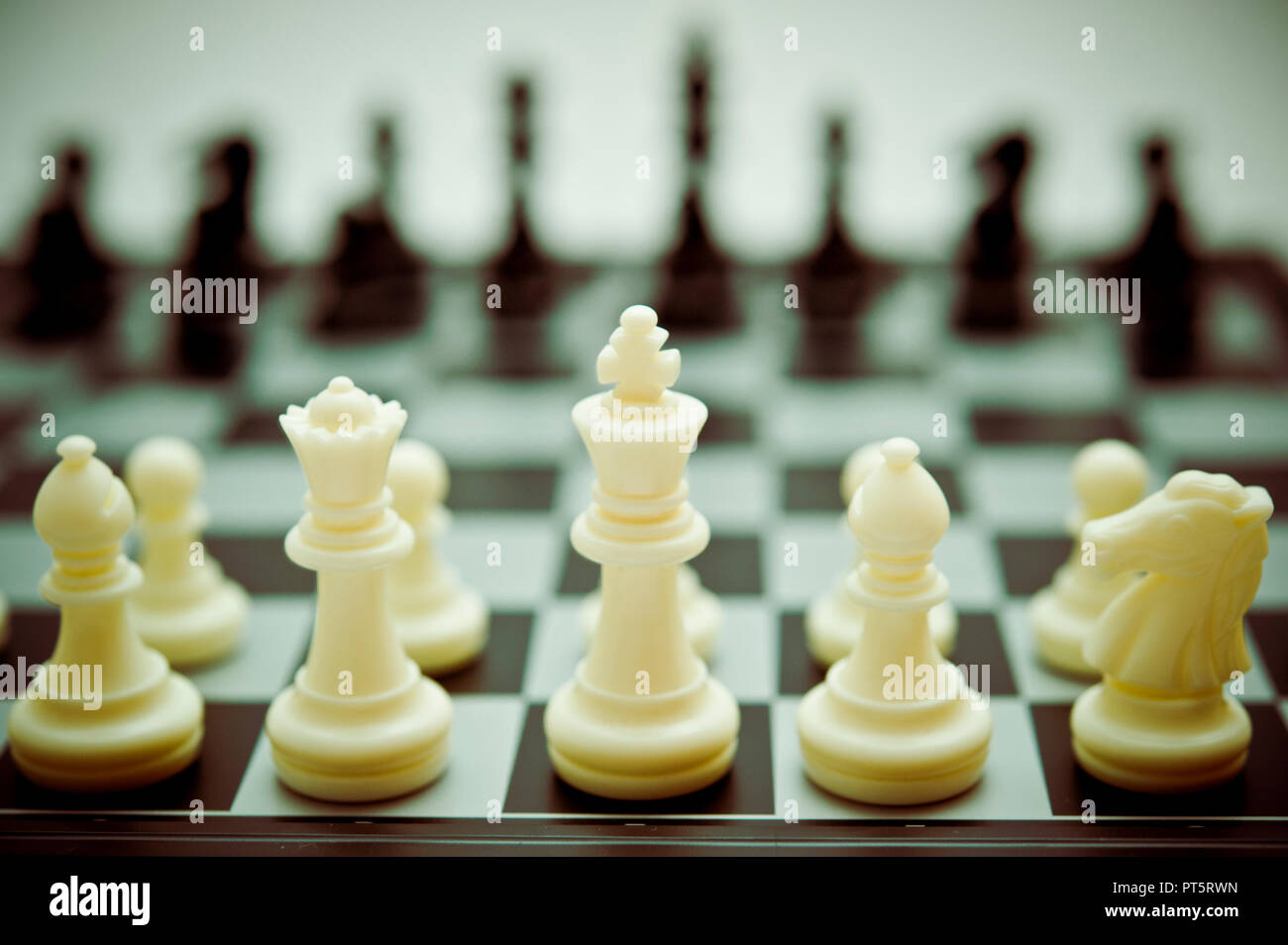 Posición inicial de ajedrez fotografías e imágenes de alta resolución -  Alamy