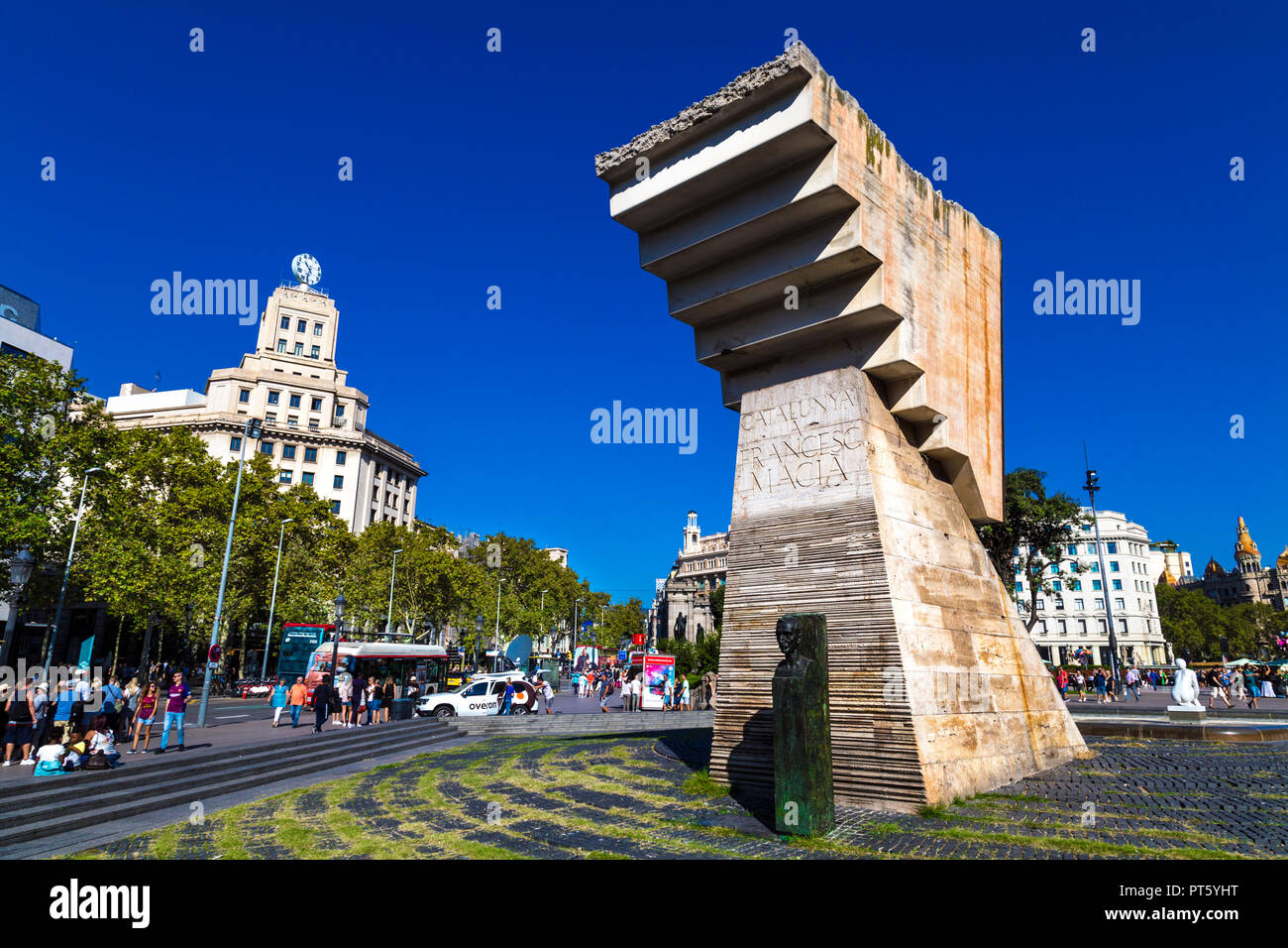 Monumento al dirigente político catalán Francesc Macià por el escultor Josep Maria Subirachs, Plaça de Catalunya, Barcelona, España Foto de stock