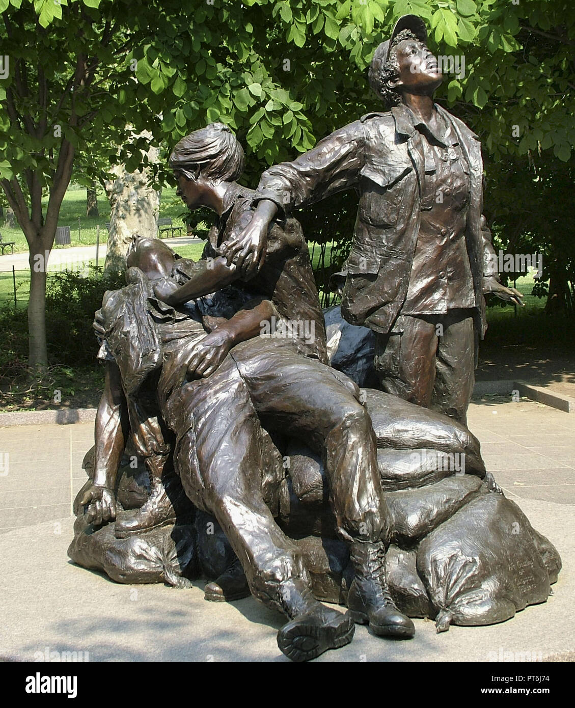 Monumento a las enfermeras durante la Guerra de Vietnam en el Vietnam Memorial en Washington D.C. Foto de stock