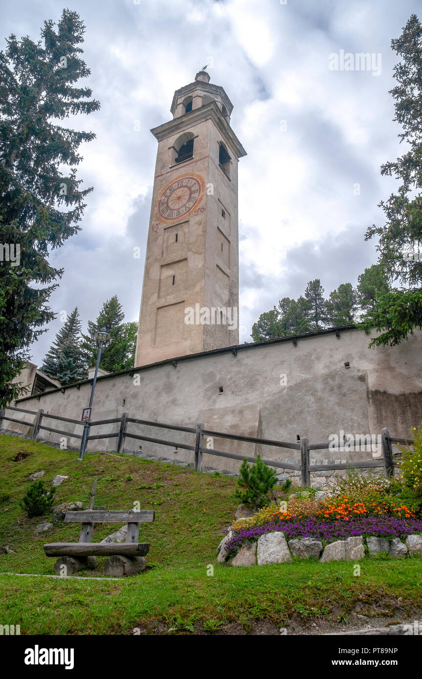 Torre de la iglesia de Mauricio, San Moritz, Upper Engadin, Engadin, Grisones, Suiza Foto de stock