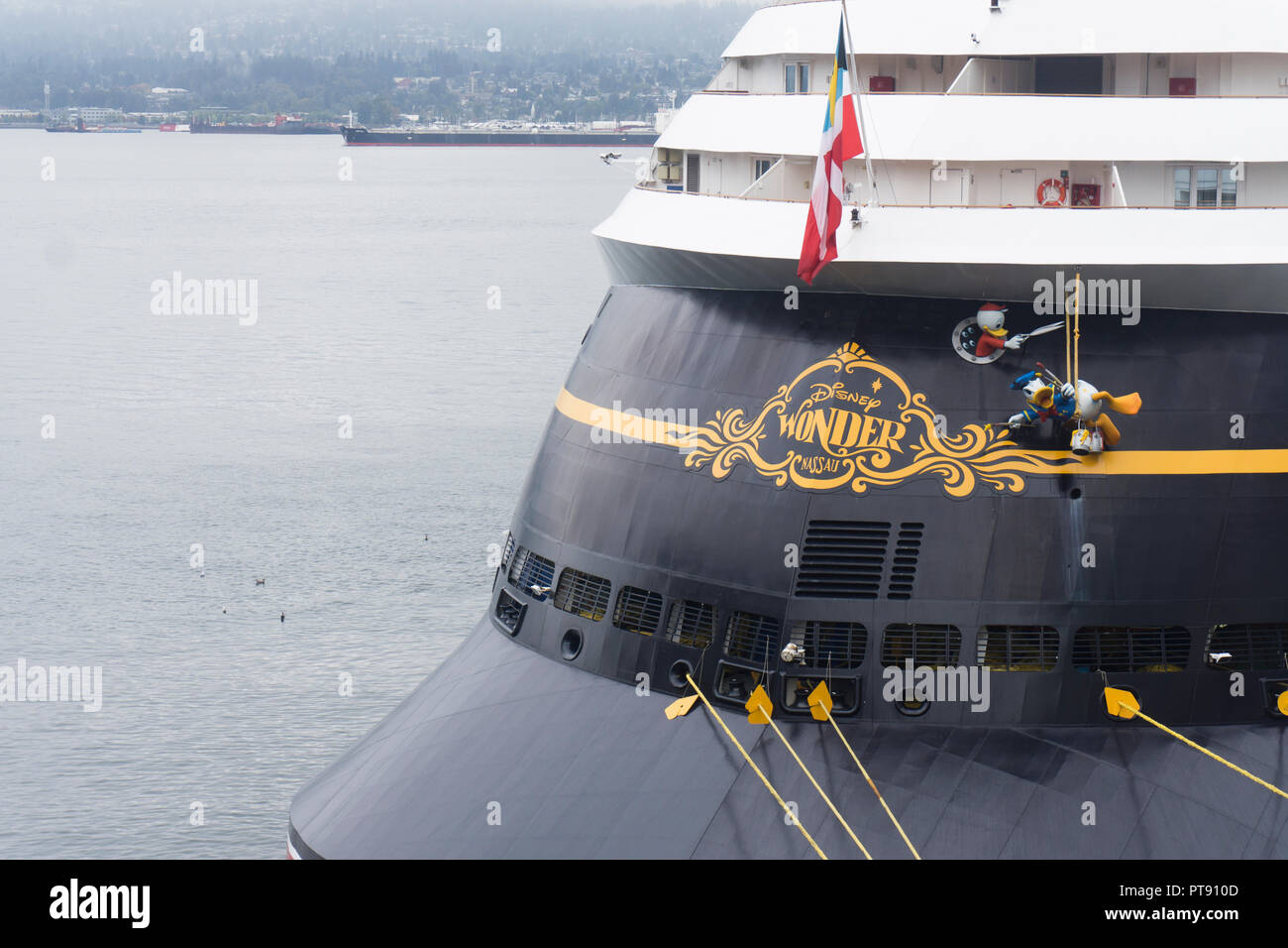 VANCOUVER, Canadá - 10 de septiembre de 2018: Disney Wonder crucero. Disney Wonder es uno de los cuatro buques de crucero de Disney en la flota. Foto de stock