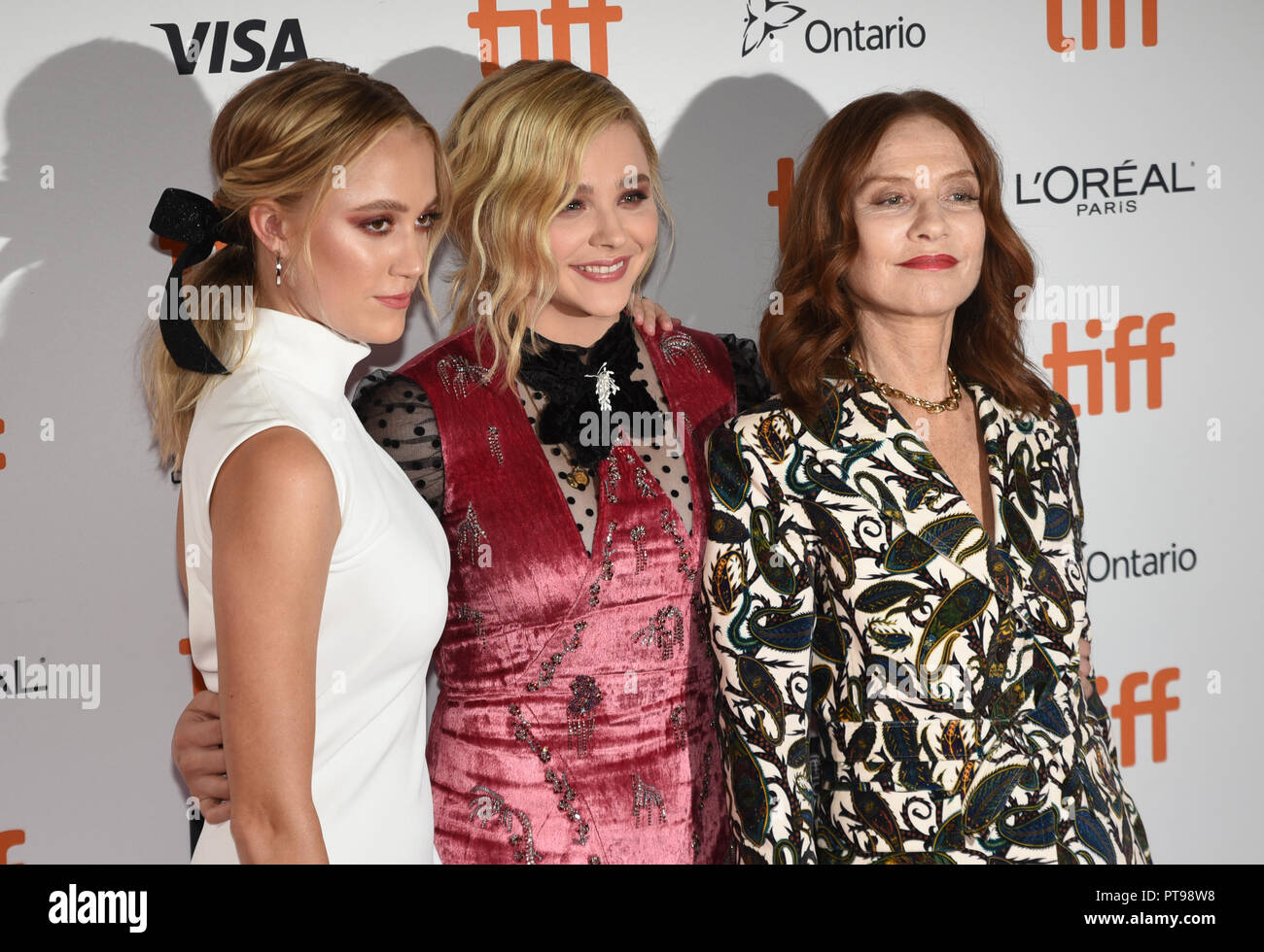 Chloe Grace Moretz e Isabelle Huppert asistieron al Louis Vuitton show como  parte de la Paris Fashion Week Womenswear Fall/Winter 2018/2019 celebrada  en le Louvre, en París, Francia, el 05 de marzo