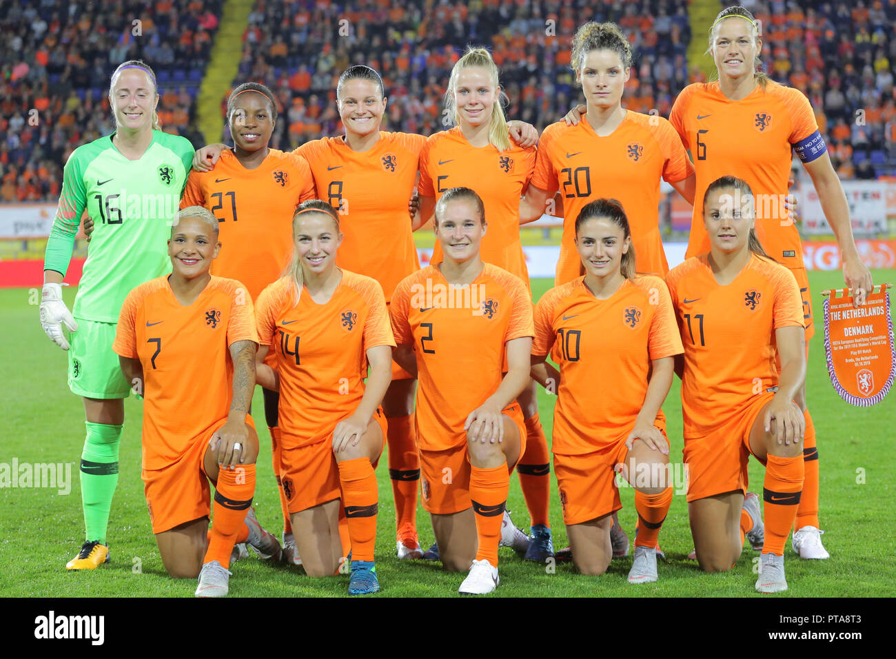 Países Bajos equipo antes de un partido de fútbol contra Dinamarca, en Breda, 5 de octubre de 2018. Foto de stock