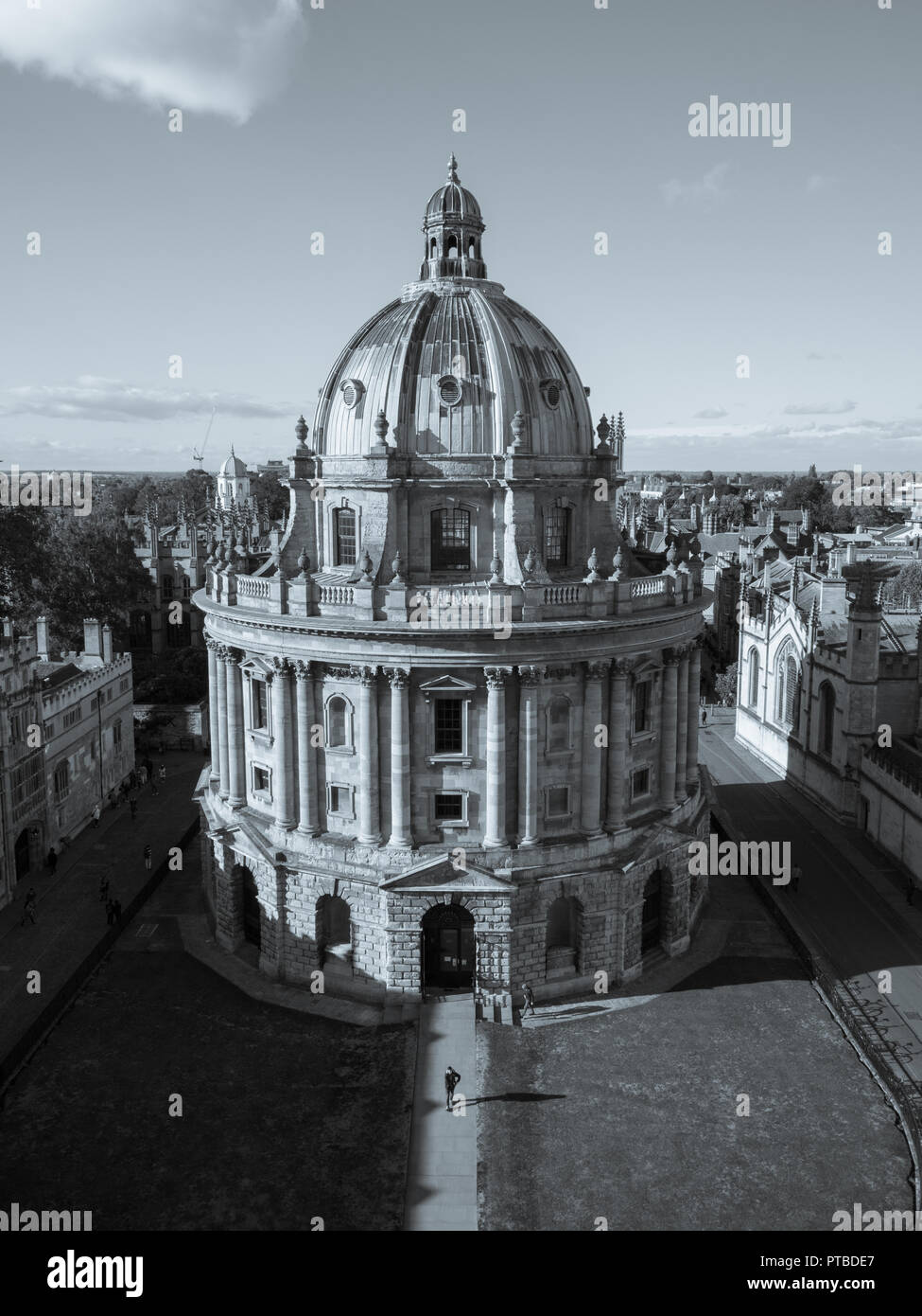 Imagen en blanco y negro de famosa Oxford Landmark, Radcliffe Camera, Universidad de Oxford, el centro de la ciudad de Oxford, Oxford, Inglaterra, Reino Unido, GB Fotografía de stock -