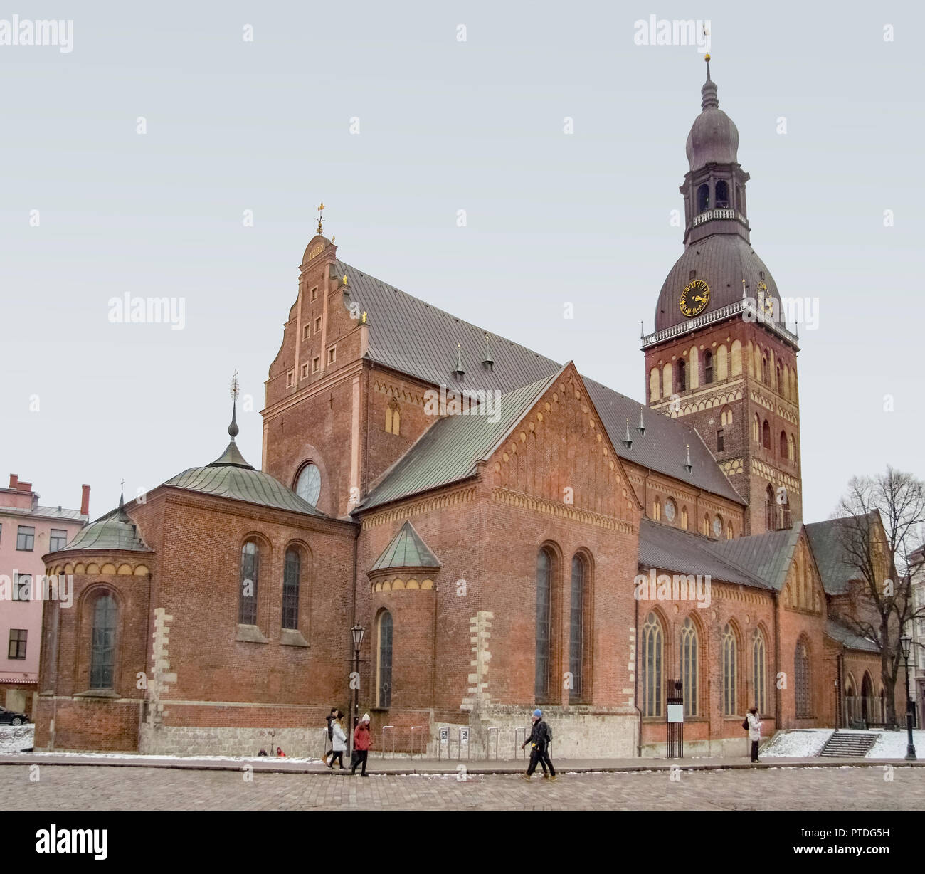 Riga cathedral fotografías e imágenes de alta resolución - Alamy