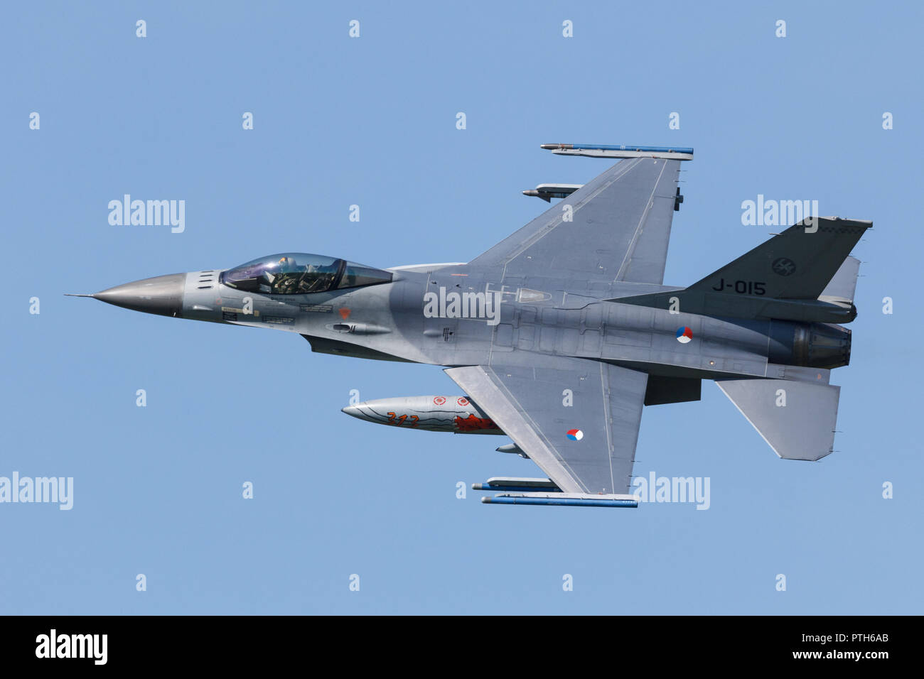 Leeuwarden, Países Bajos, del 18 de abril de 2018: Un F-16 RNLAF durante el ejercicio Bandera Frisia Foto de stock