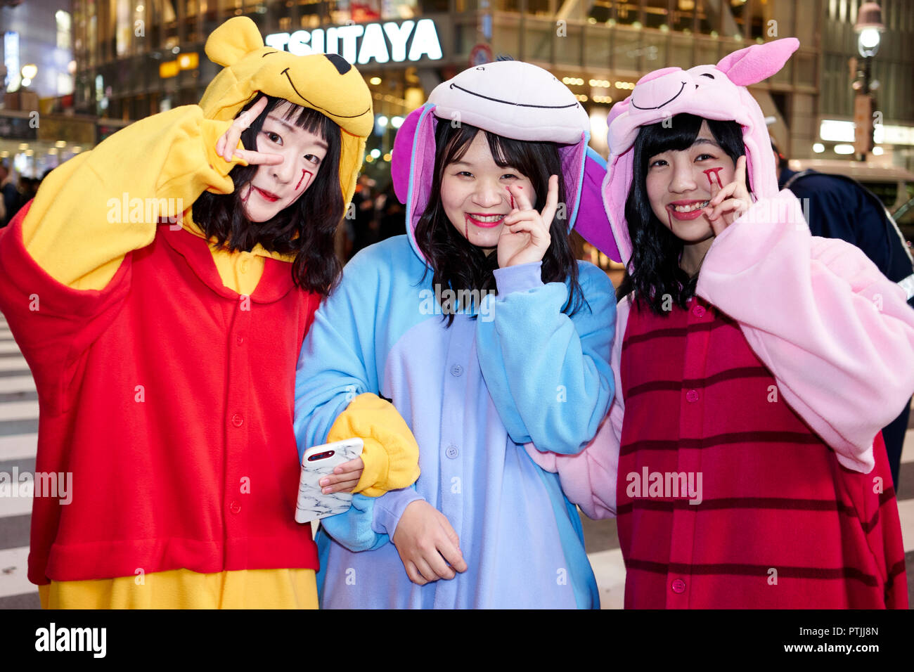 Desierto nadar Alojamiento Tres chicas japonesas fotografías e imágenes de alta resolución - Alamy
