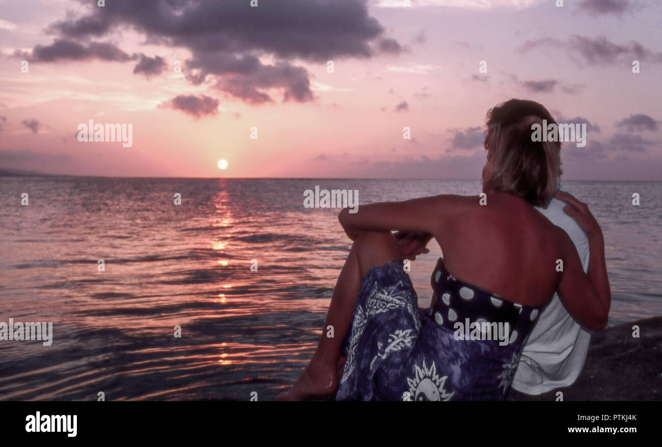 Jamaika Jamaica Karibik Frau Mann Paar 40 Sitzen Sommer Sonne Strand Meer Sonnenuntergang Urlaub Erholung Sommerurlaub Freizeit Entsp Fotografia De Stock Alamy