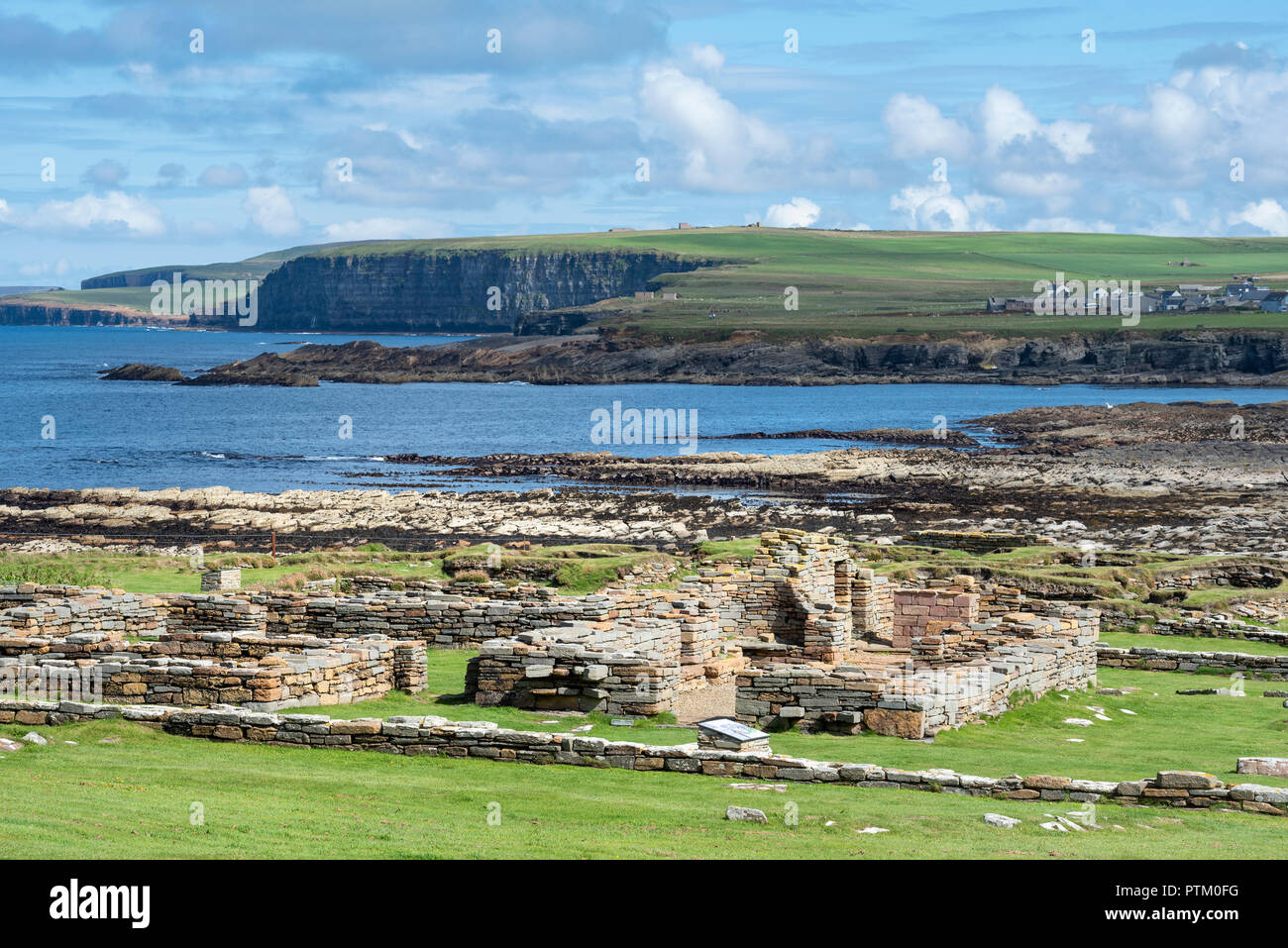 Solución restos de un monasterio del siglo XI, Brough de Birsay isla de mareas, Continental, las Islas Orkney, Escocia Foto de stock