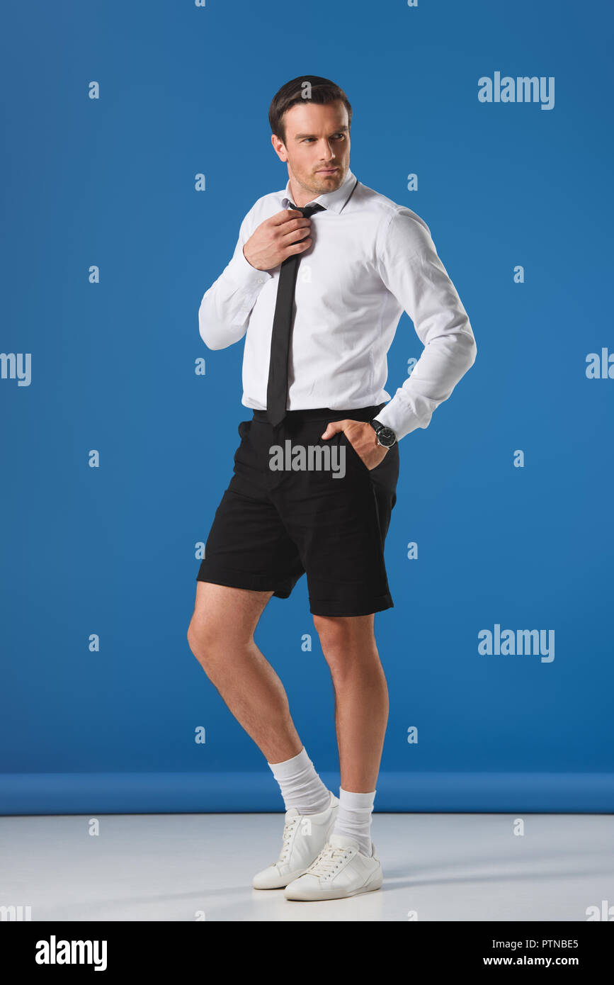 Pantalones cortos formales fotografías e imágenes de alta resolución - Alamy