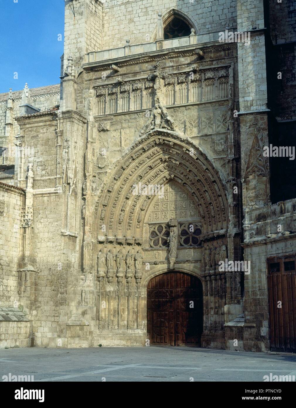 Puerta del obispo de la catedral de palencia fotografías e imágenes de alta  resolución - Alamy